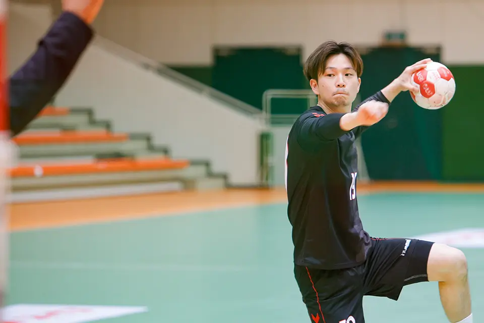 シュートをする坂東選手