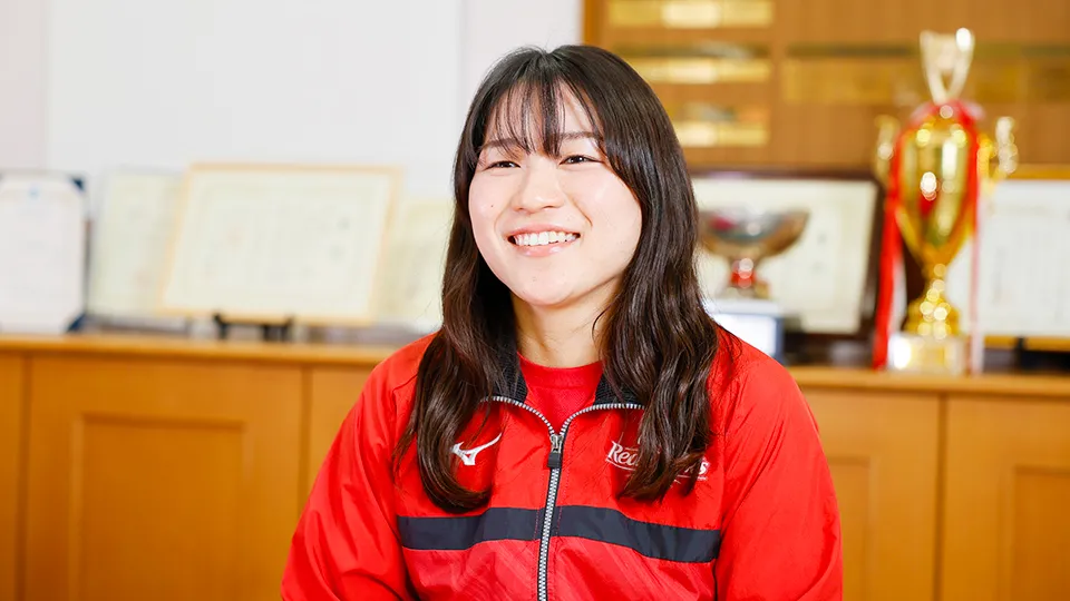 インタビューを受ける中込選手