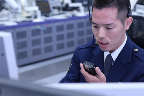指令中の警察官