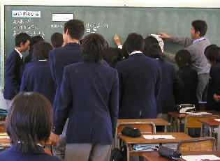 ネーム版で意思表示を行っている様子