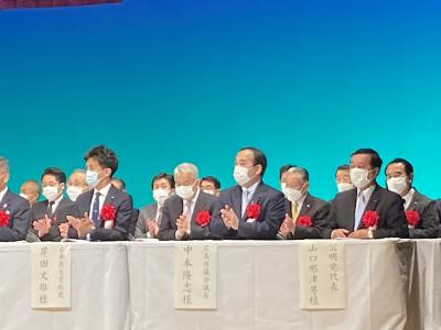 来賓席にて
