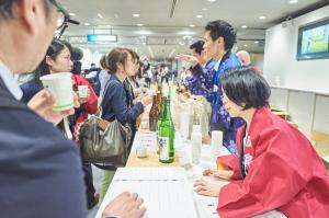 試飲の様子