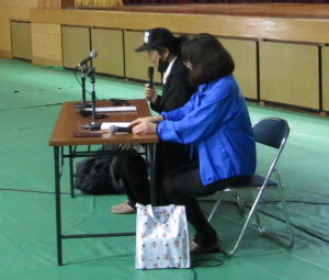 大窪さんお話し中