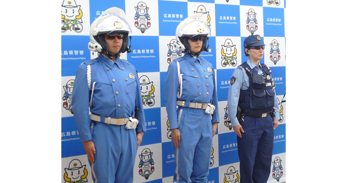 サングラスを着用した警察官