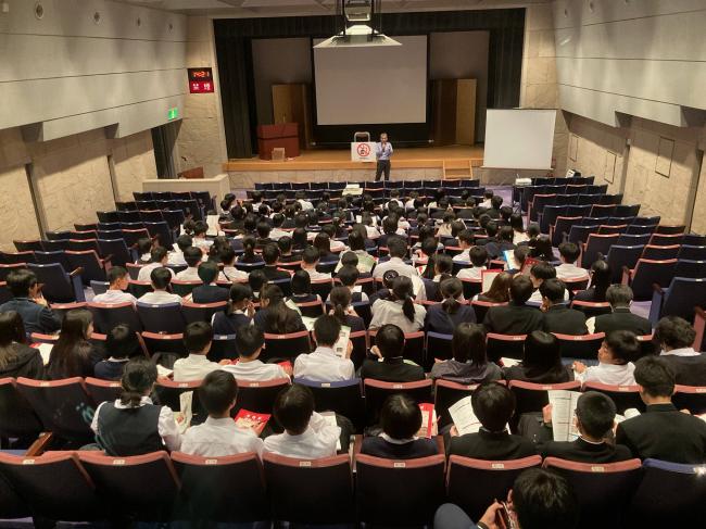 11/7広島大学付属福山中学校2年生見学ガイダンス風景
