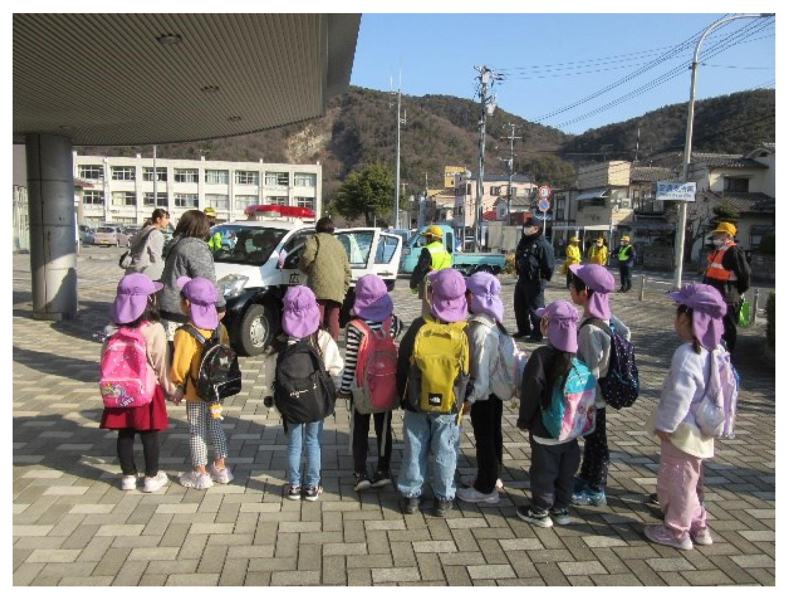 パトカー見学の様子