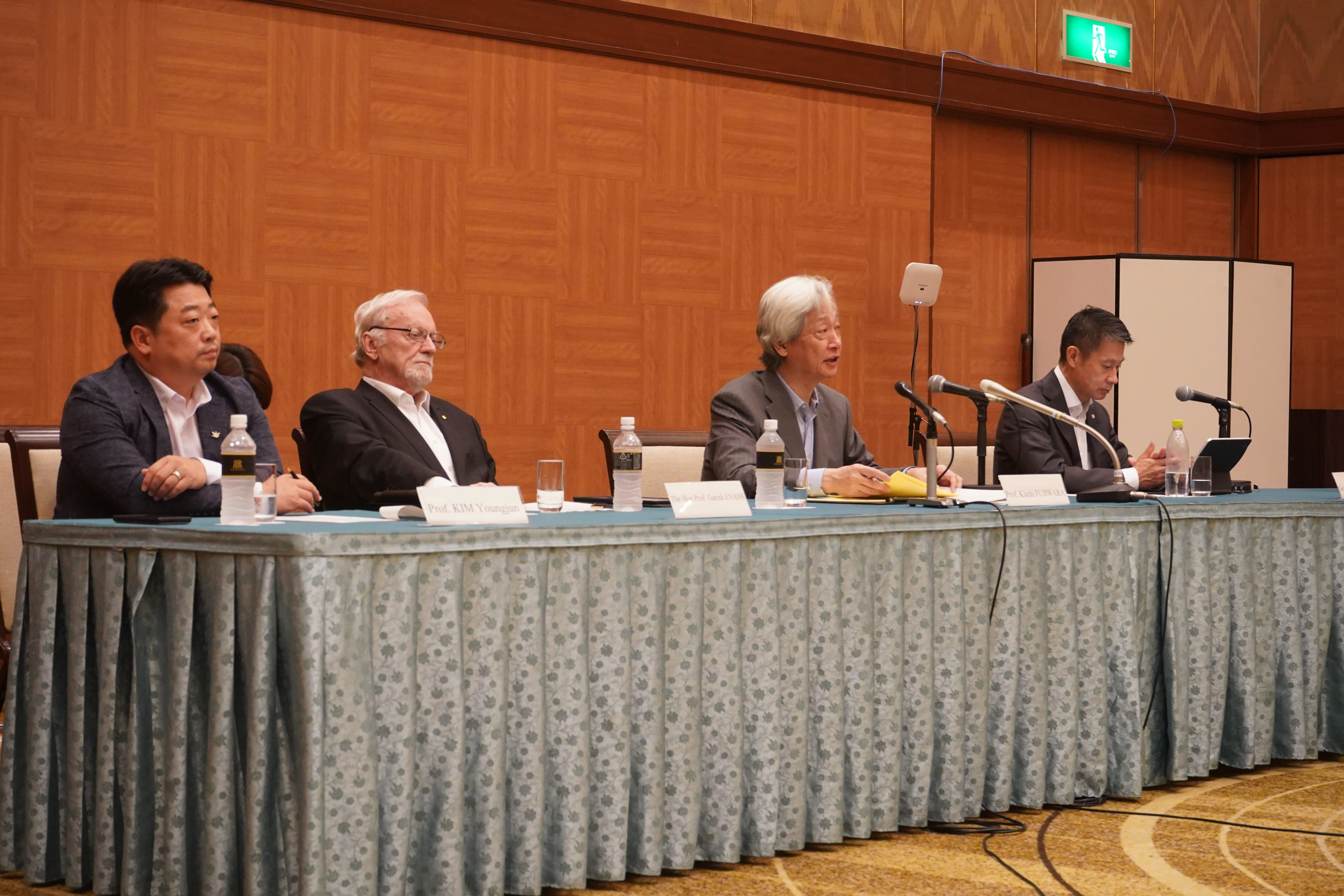 ひろしまラウンドテーブル 2024 記者会見の様子