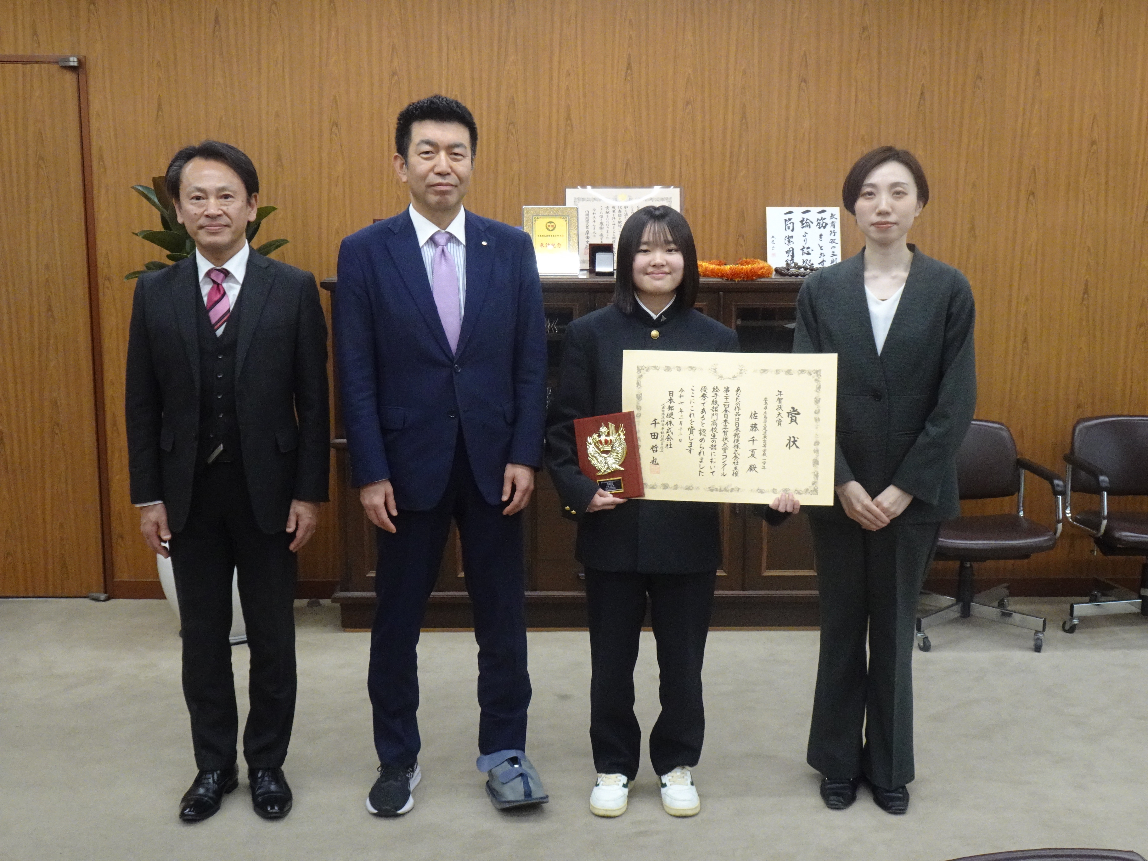 篠田教育長と尾道東高校校長・教諭・生徒