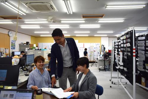 社内の話し合いの様子