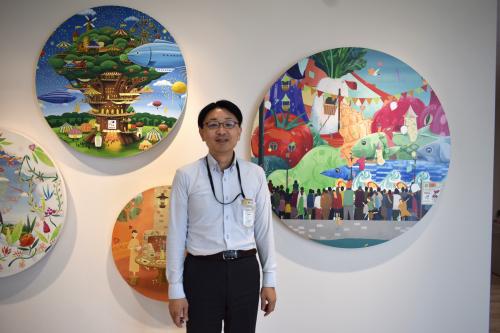 インタビューに答える渡辺さん