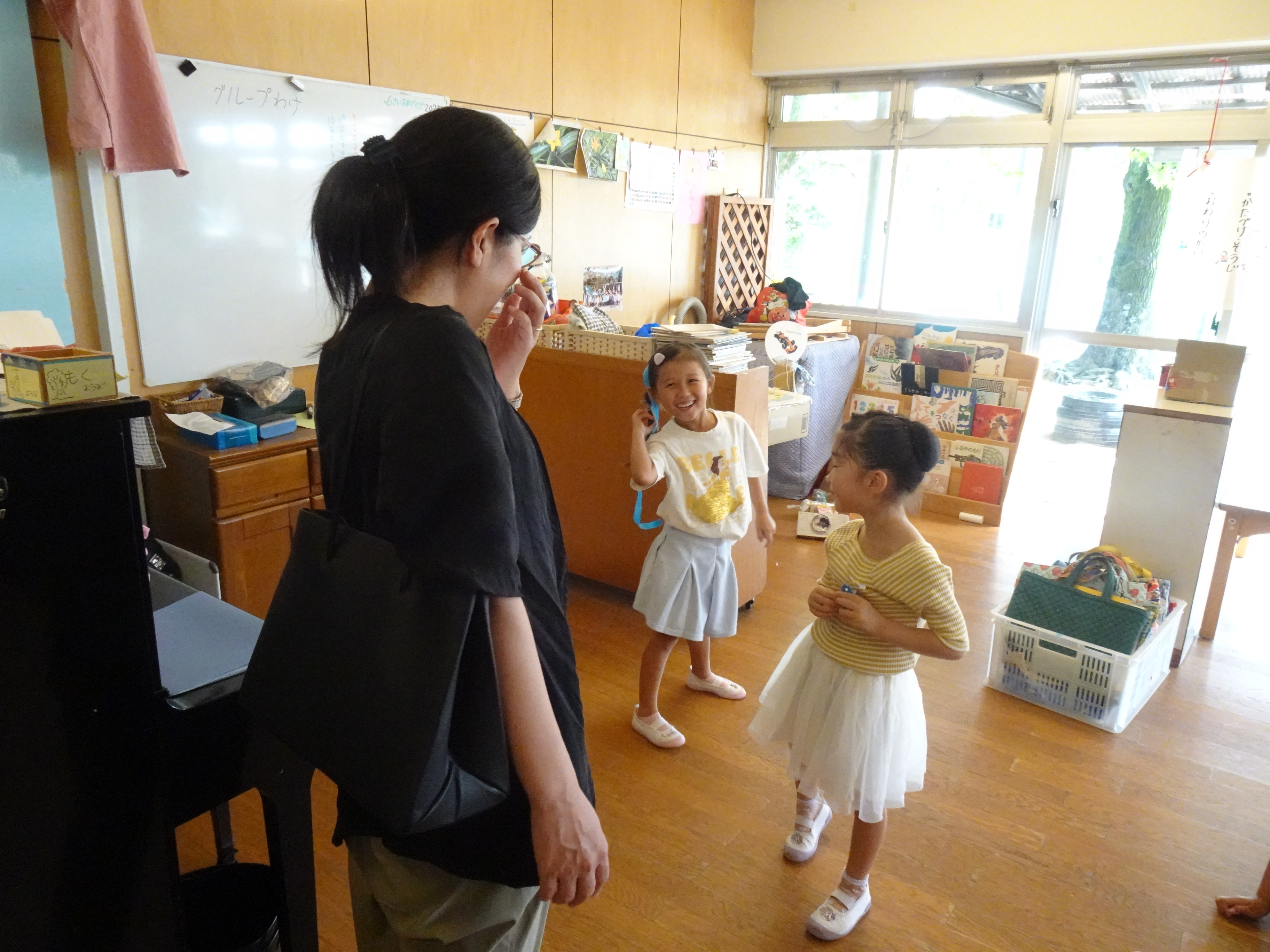 小田原委員と園児