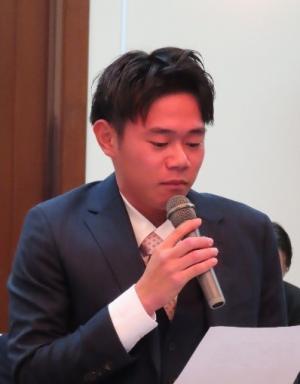 堤委員