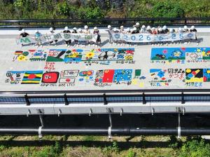 ドローンによる記念撮影その２（４年生）