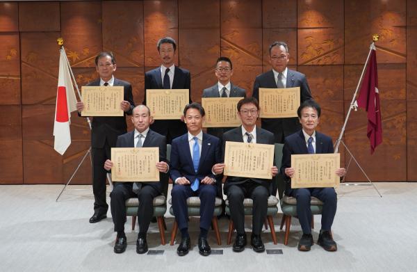 副知事及び令和８年度認定者集合写真