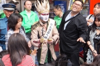 デーモン閣下,商店街行進風景の写真2