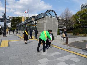 チラシ配り